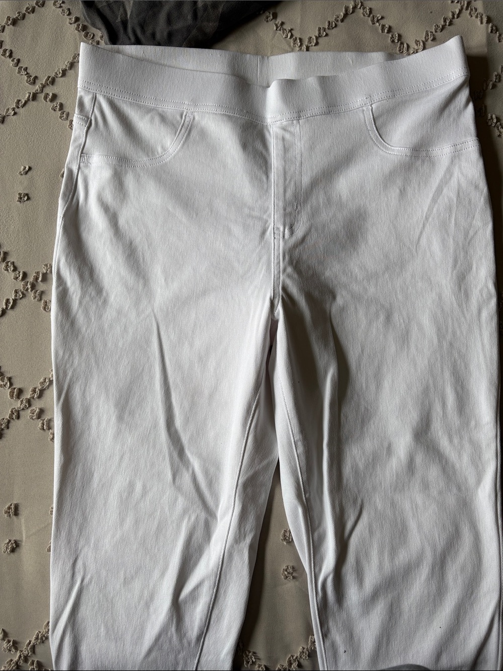 Time and Tru White Capris
